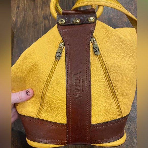 VALENTINA made in Italy Leather sling Backpack RARE color - Picture 1 of 13